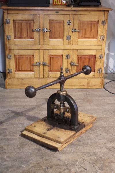 presse guillotine ancienne en matal